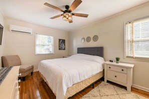 Apartment (1 Bedroom) - Charming Charlotte Condo - Fully Renovated! (Charlotte)
