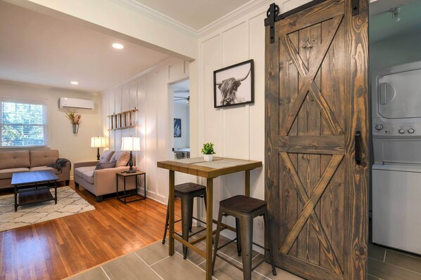 Interior - Charming Charlotte Condo - Fully Renovated! (Charlotte)