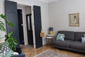 Books - Maisonette Flat in Islington (London)