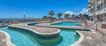 Steps to Beach: Bay Watch Resort Studio