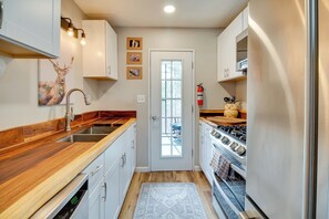 House (2 Bedrooms) | Interior