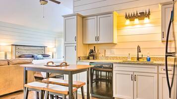 Apartment (0 Bedroom) | Interior