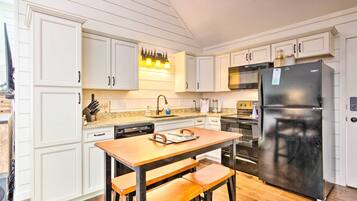 Apartment (0 Bedroom) | Interior