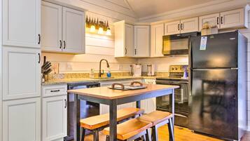 Apartment (0 Bedroom) | Interior