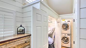 Apartment (0 Bedroom) | Interior