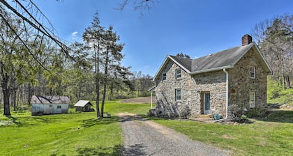 Patio & Fire Pit: Idyllic Cottage in Hellertown!
