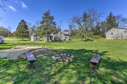 Patio & Fire Pit: Idyllic Cottage in Hellertown!