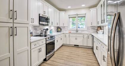 Keowee Keys Condo w/ Resort Amenities Access!