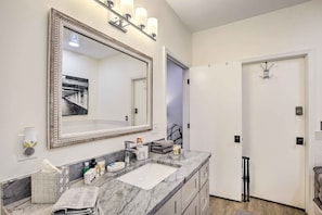 Apartment (2 Bedrooms) | Interior - Keowee Keys Condo w/ Resort Amenities Access! (Salem)