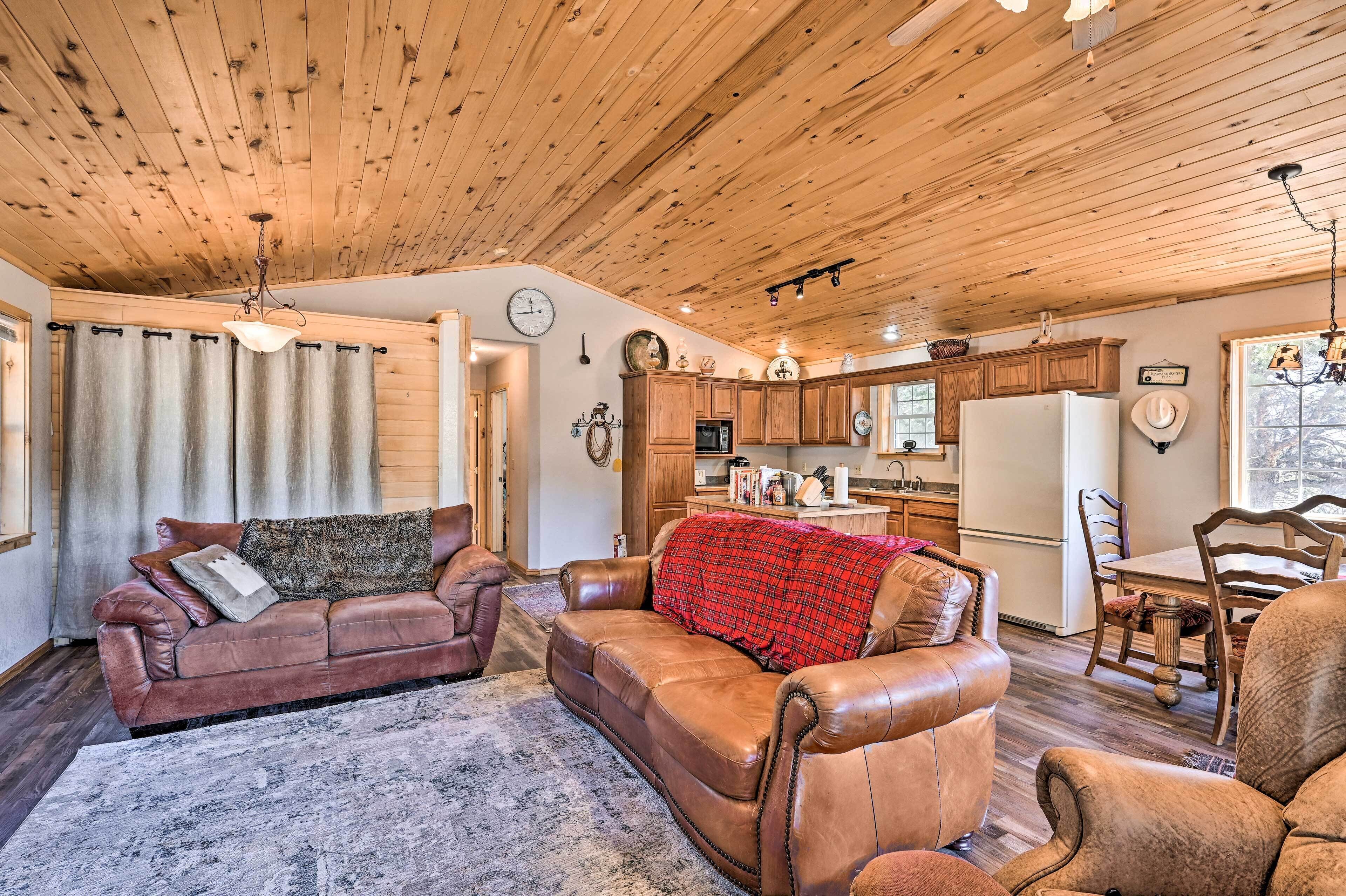 4-season Mountain Escape With Breathtaking View!