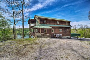 House (5 Bedrooms) | Interior - Spacious Cabin on Dale Hollow Lake w/ Hot Tub! (Albany)