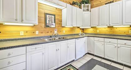 Spacious Cabin on Dale Hollow Lake w/ Hot Tub!