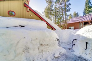 House (3 Bedrooms) | Interior - 6 Mi to Sugar Bowl Resort: Soda Springs Cabin! (Truckee)