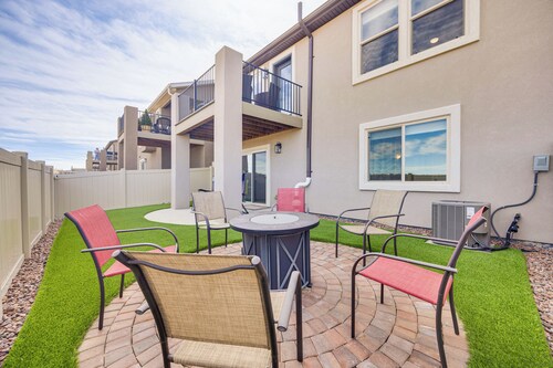 8 Mi to Usafa! Townhome w/ Game Room & Backyard