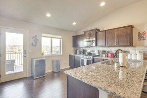 Apartment (3 Bedrooms) | Interior - 8 Mi to Usafa! Townhome w/ Game Room & Backyard (Colorado Springs)