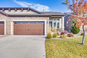 Apartment (3 Bedrooms) | Interior - 8 Mi to Usafa! Townhome w/ Game Room & Backyard (Colorado Springs)