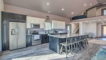 House (5 Bedrooms) | Interior