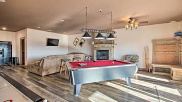 House (5 Bedrooms) | Interior