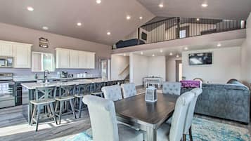 House (5 Bedrooms) | Interior