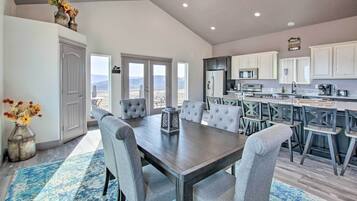 House (5 Bedrooms) | Interior