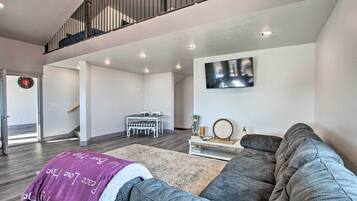 House (5 Bedrooms) | Interior