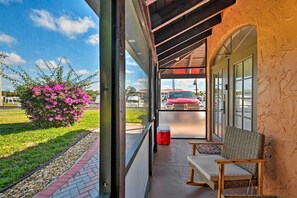 Interior - Everglades Studio W/marina View, Patio+pool Access (Naples)