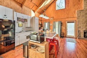 Interior - Calico Rock Home, Walk to White River & Dtwn! (Calico Rock)