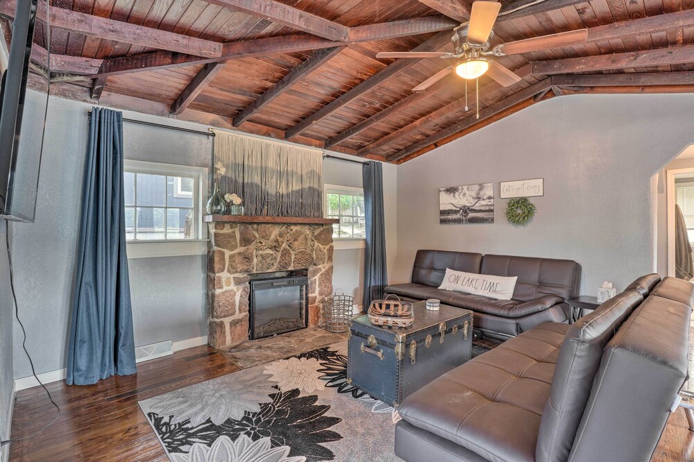 Lakeside Cottage w/ Patio ~ 11 Mi to Branson!