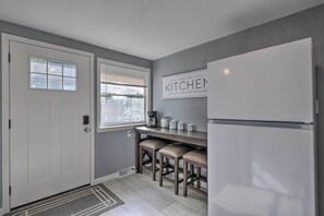 Cottage (1 Bedroom) | Interior - 11 Mi to Dtwn Branson: Cottage in Rockaway Beach! (Rockaway Beach)