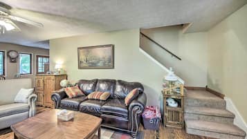 ุงูู
ูุดุฃุฉ ู
ู ุงูุฏุงุฎู