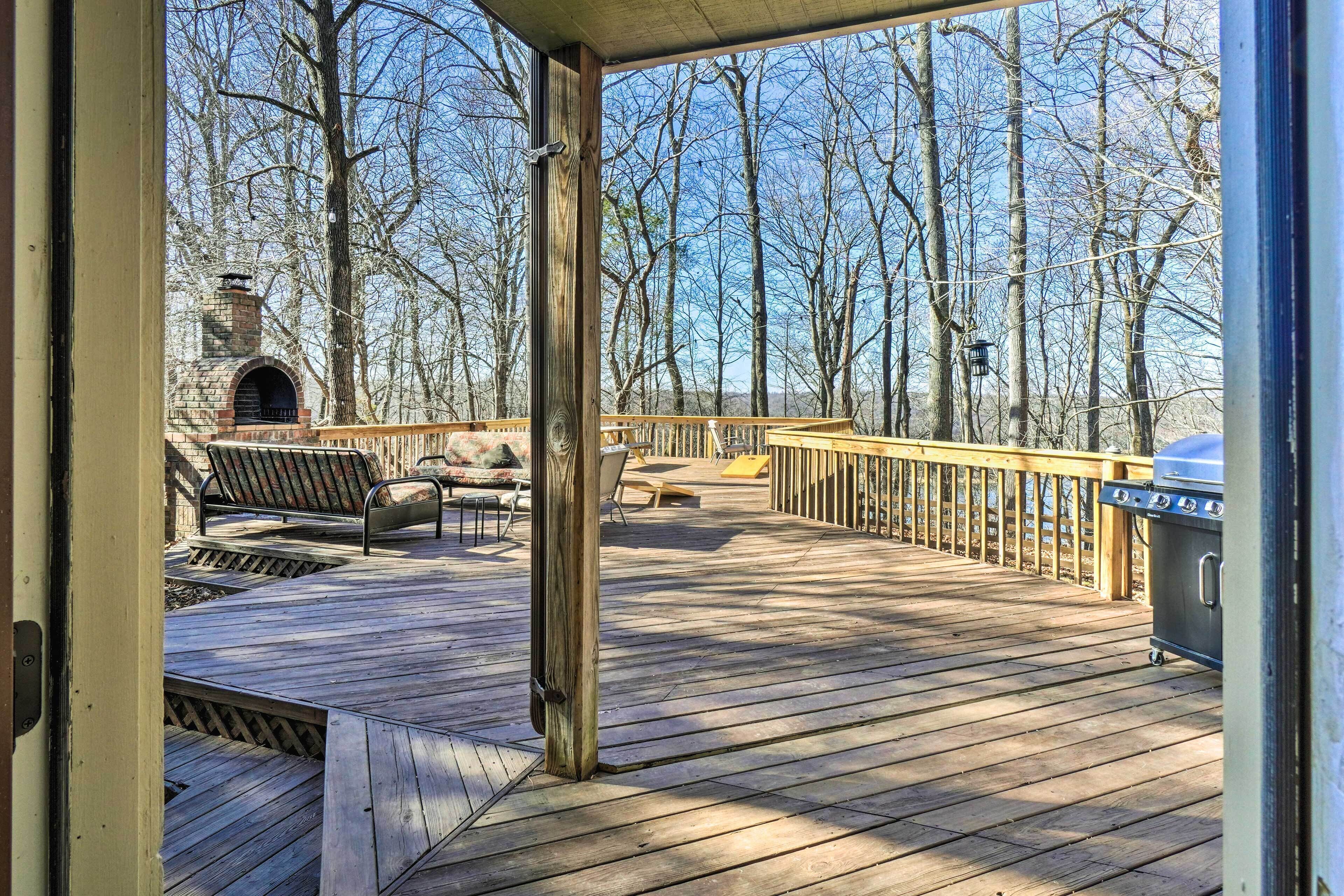 Cozy Byrdstown Cottage - Seasonal Lake Views!