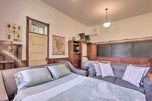 Interior - Renovated WV Schoolhouse: History Buffs Heaven! (Kearneysville)
