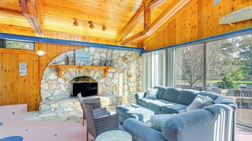 House (5 Bedrooms) | Interior