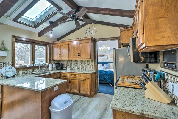 House (5 Bedrooms) | Interior