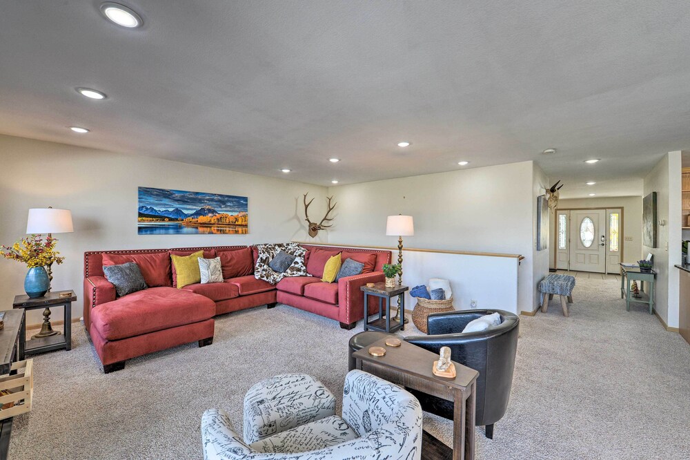 Outdoor Enthusiasts' Retreat w/ Hot Tub, Deck