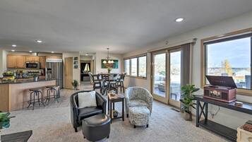 House (6 Bedrooms) | Interior