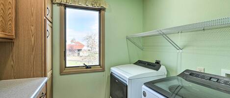 House (6 Bedrooms) | Interior