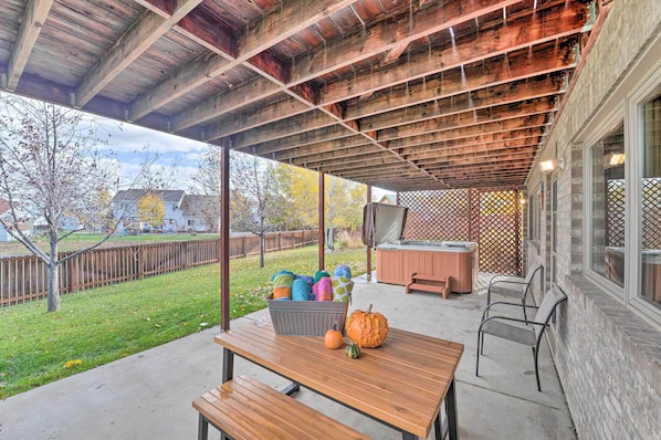 House (6 Bedrooms) | Interior