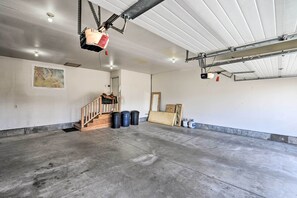 House (6 Bedrooms) | Interior