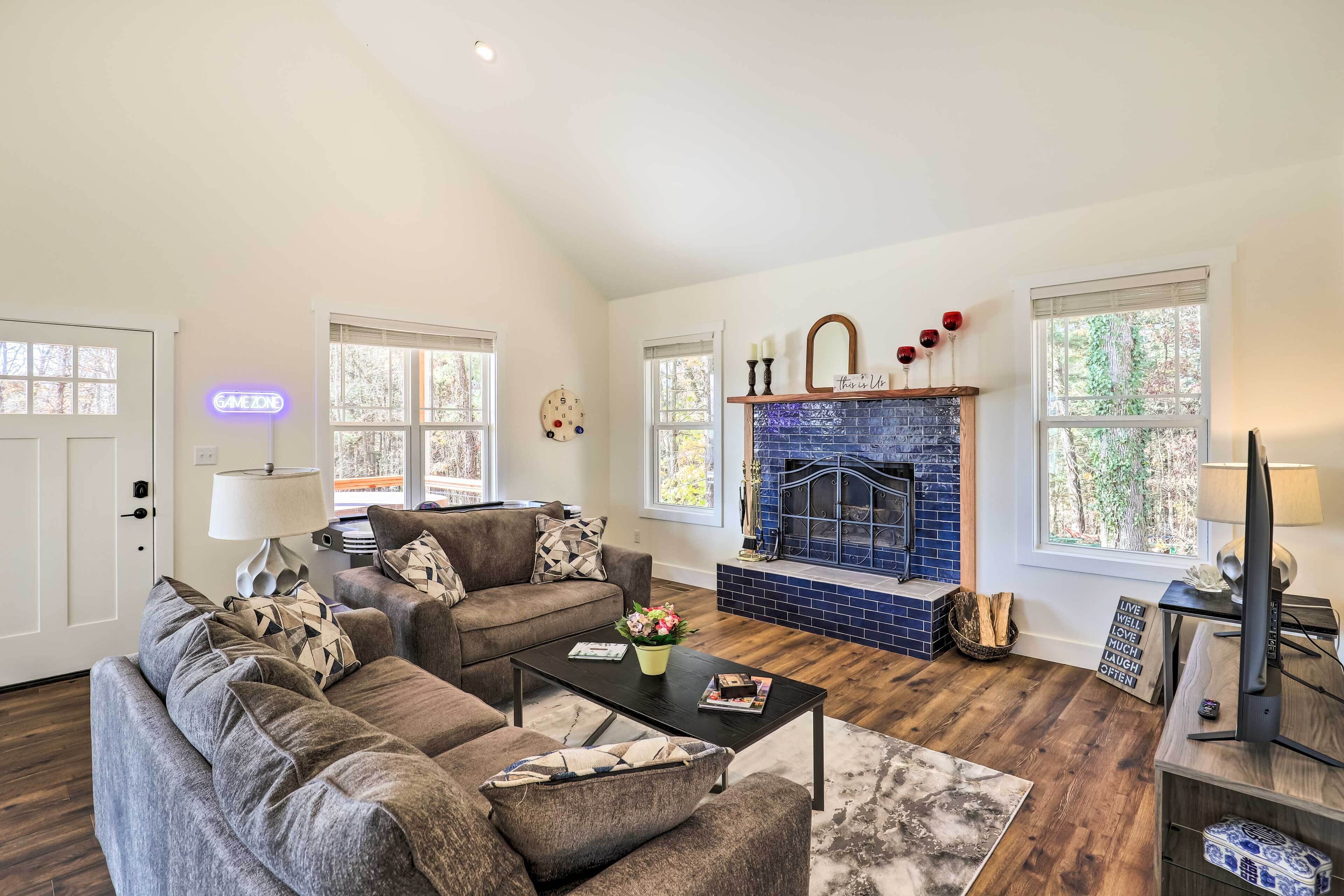 Candler Home w/ Private Hot Tub + Fire Pit!