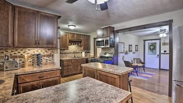 House (3 Bedrooms) | Interior
