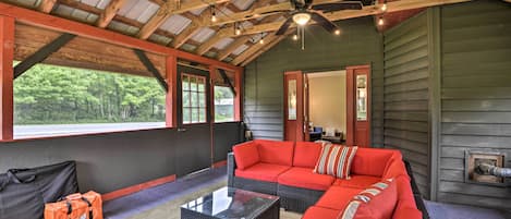 House (3 Bedrooms) | Interior