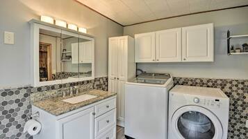 ุงูู
ูุดุฃุฉ ู
ู ุงูุฏุงุฎู