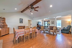 House (3 Bedrooms) | Interior