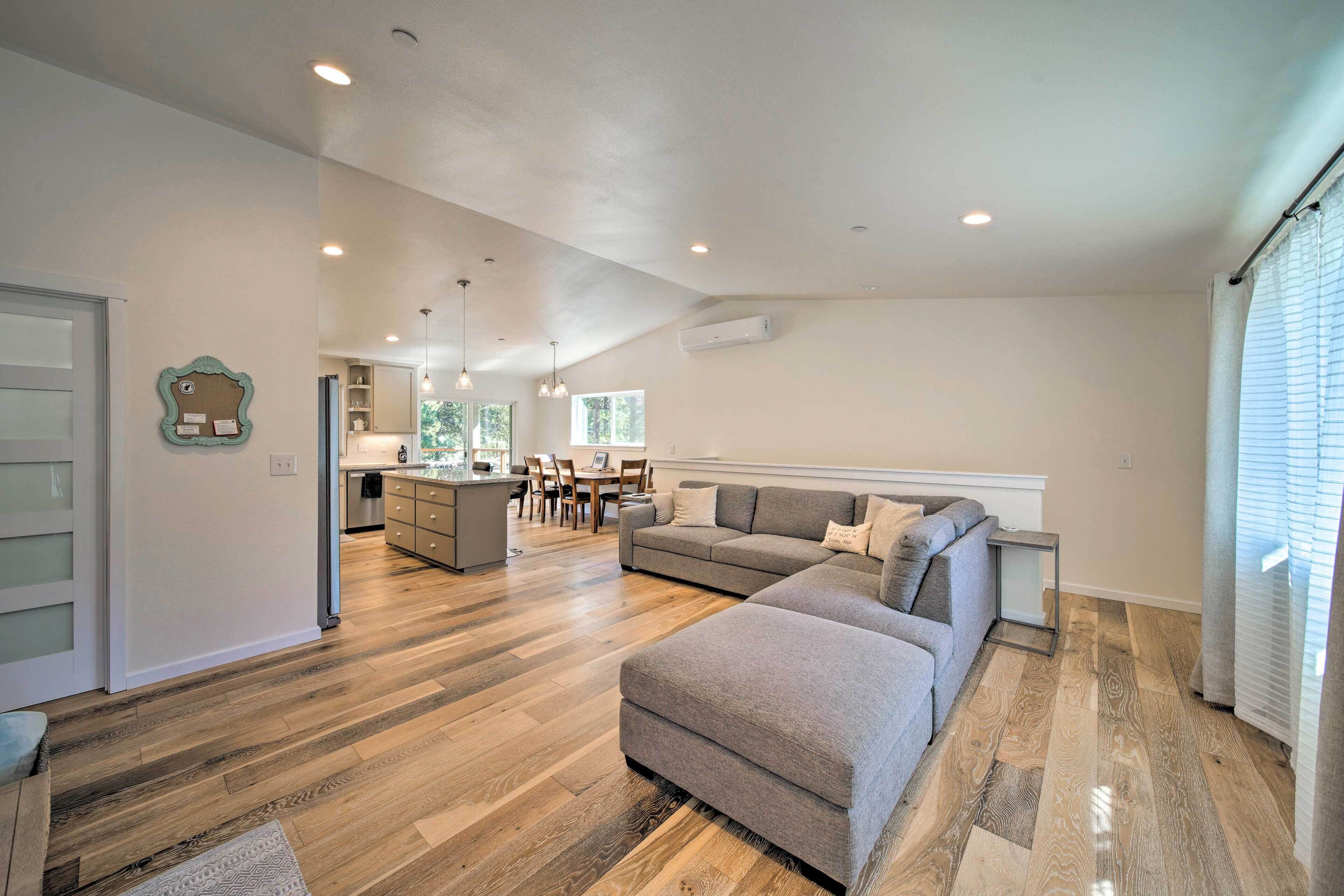 River Acres Retreat w/ Grill & River Access!