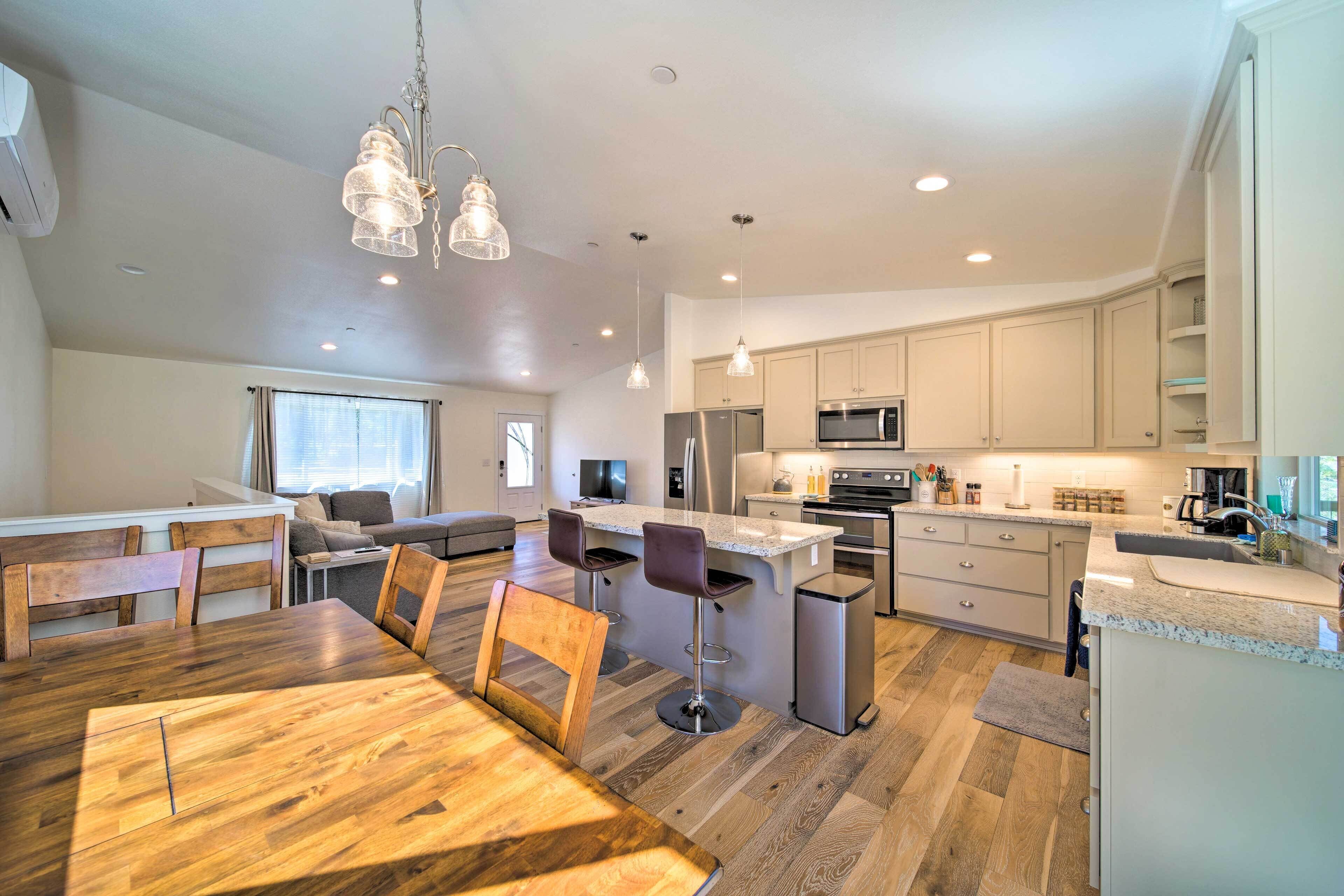 River Acres Retreat w/ Grill & River Access!