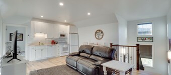 2 英里至市區: 城堡岩壁爐度假屋!