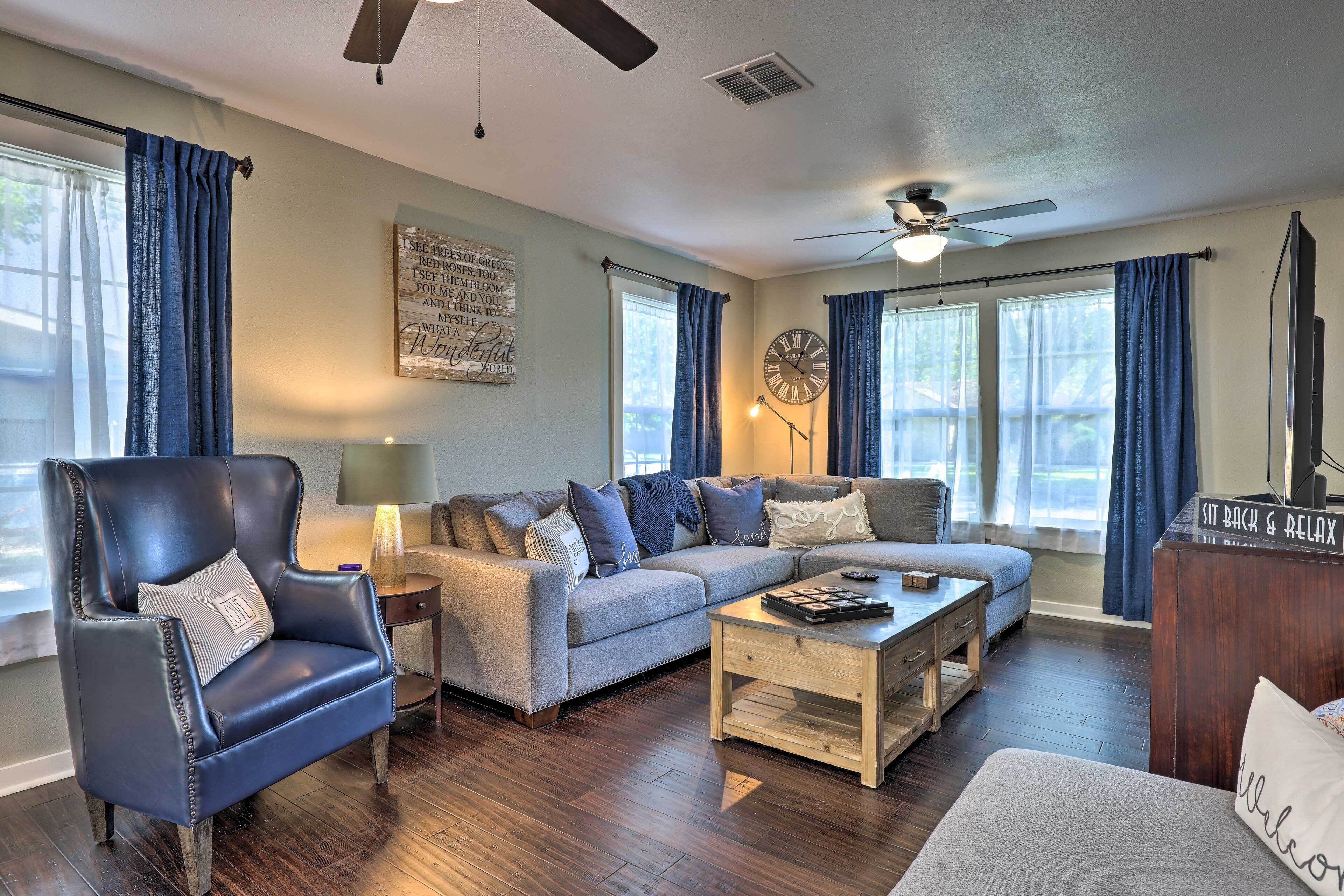 Cozy Retreat w/ Hot Tub & Fire Pit: Close to Main!