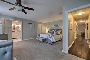 House (3 Bedrooms) | 3 bedrooms, iron/ironing board, free cots/infant beds, bed sheets - Cozy Retreat w/ Hot Tub & Fire Pit: Close to Main! (Fredericksburg)