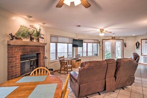 Apartment (2 Bedrooms) | Interior - Burnsville Apt w/ Deck in Pisgah National Forest (Burnsville)